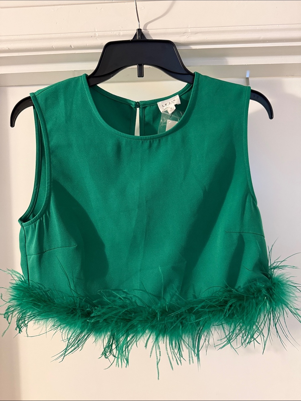 NWT Le Lis Green Ruffle Your Feathers Feather-Trim Sleeveless Crop Top Size M
